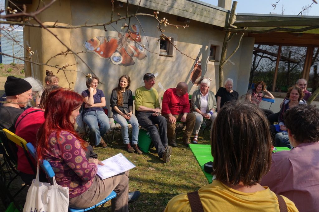 Vorträge und Diskussionen als Angebot im Wangeliner Garten