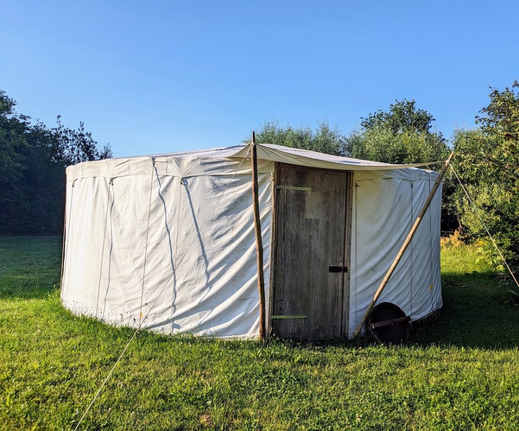 Jurte, eine der Unterkünfte im Wangeliner Garten