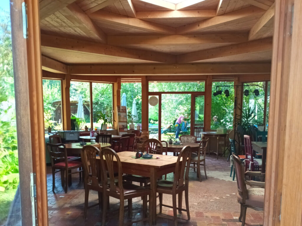 Innenansicht des Gartencafes